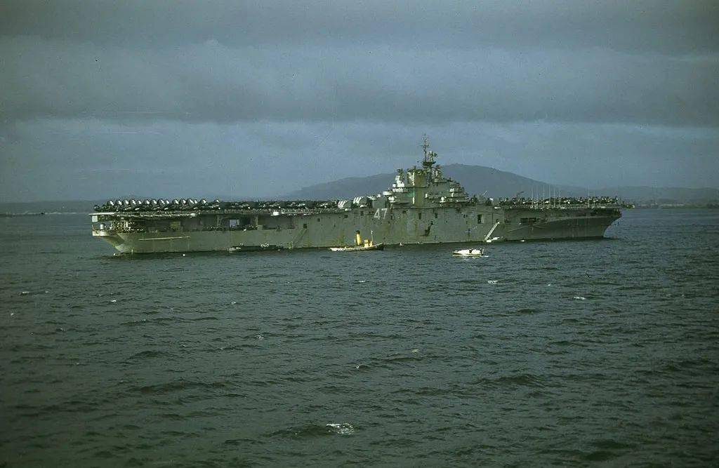 奥林帕斯山号战舰照片图片