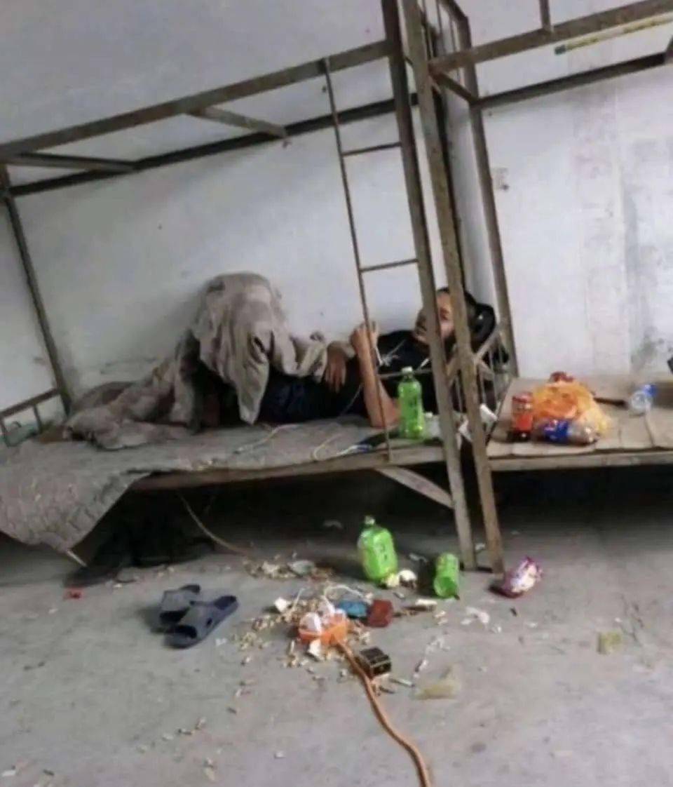 男洗澡堂有搓背的那女澡堂有吗