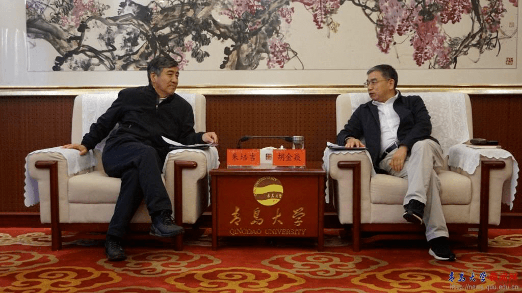 11月8日下午,青岛市政府副市长朱培吉视察我校.