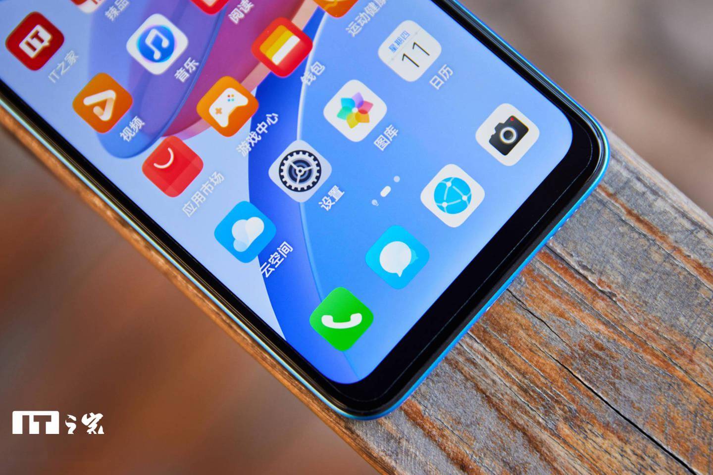 联通 U-MAGIC 优畅享 30e 5G 手机上手：做工扎实的千元机选手