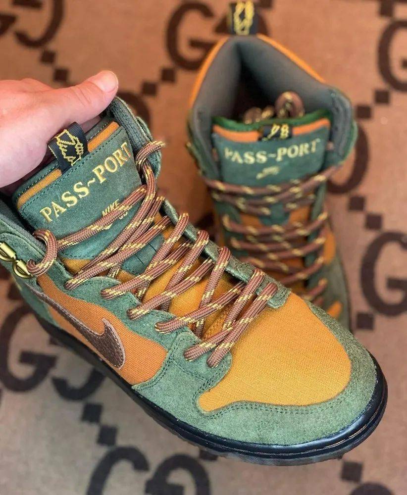 Nike 割韭菜配色 ！？新联名 Nike SB Dunk Hi 实物曝光！