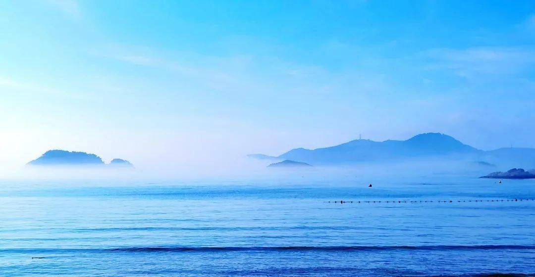 合庆湾丨雨后平流雾涌绕山海间