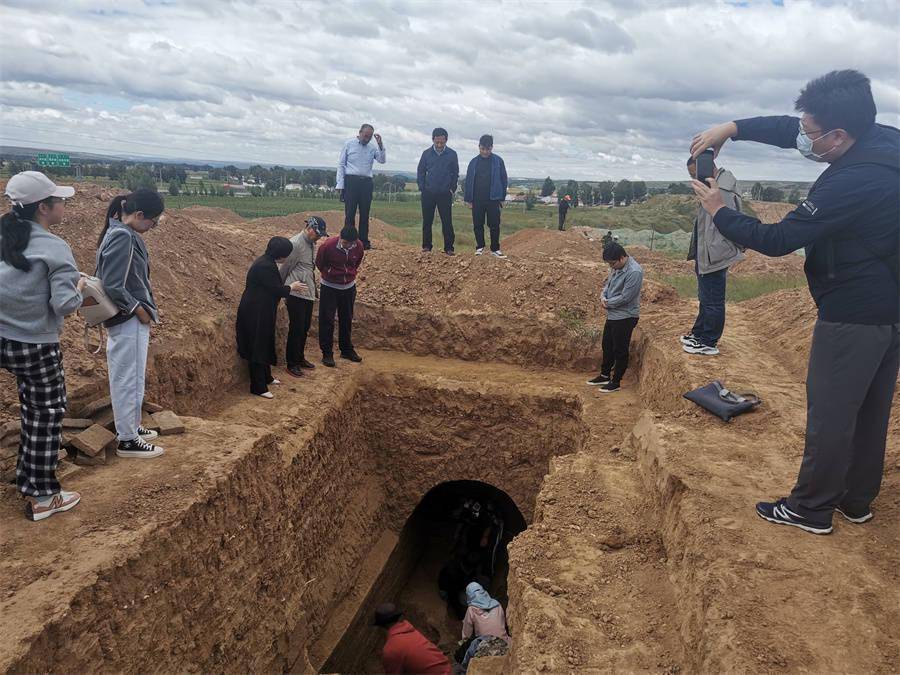 内蒙古发现汉代墓葬群