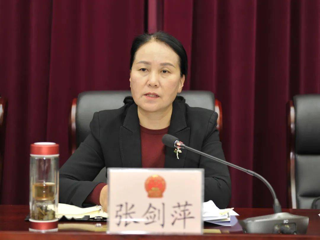 州人大常委会党组书记张剑萍主持学习并作总结讲话.