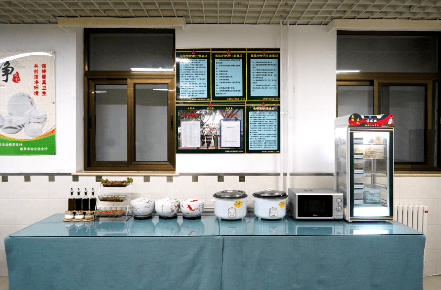 来看看哨官兵们的"深夜小食堂"_夜餐