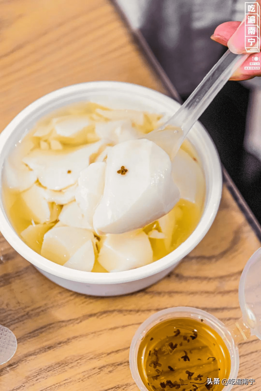 建政路每天卖上千碗的豆腐花连这俩明星来南宁都去吃了