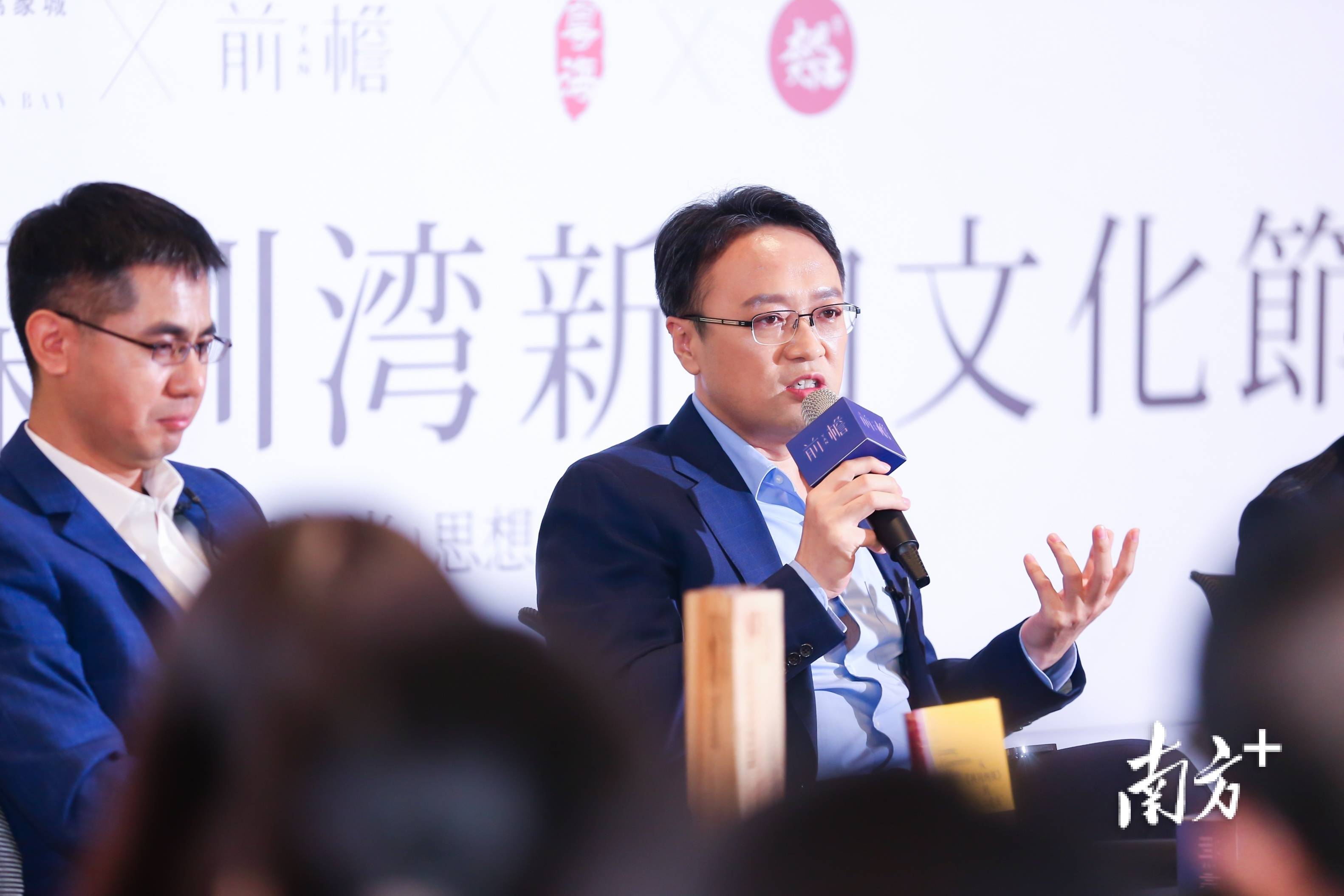 大观学者,外交学院教授,世界政治研究中心主任施展认为,脆弱的感受很