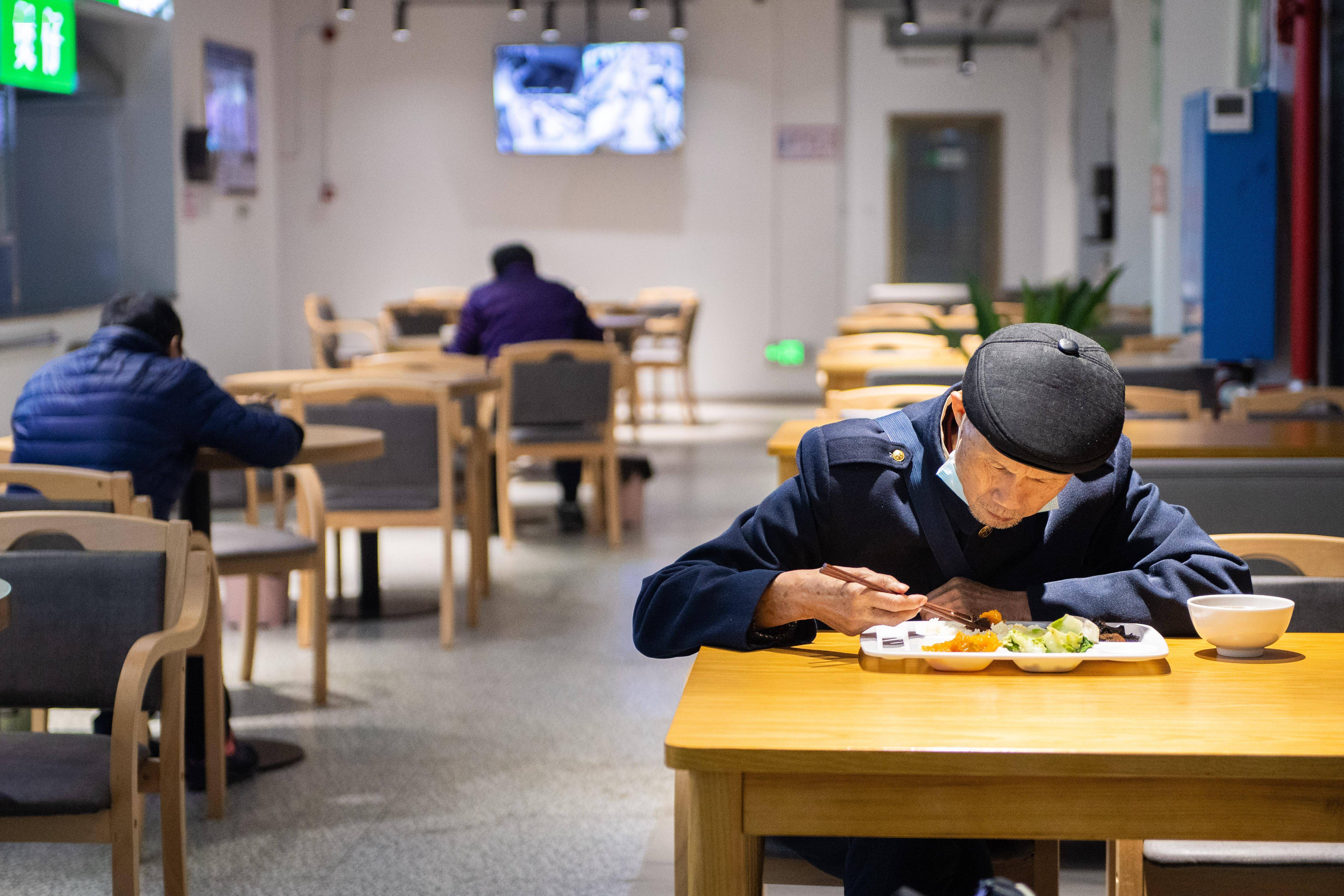 湖南常德长者大食堂服务老人