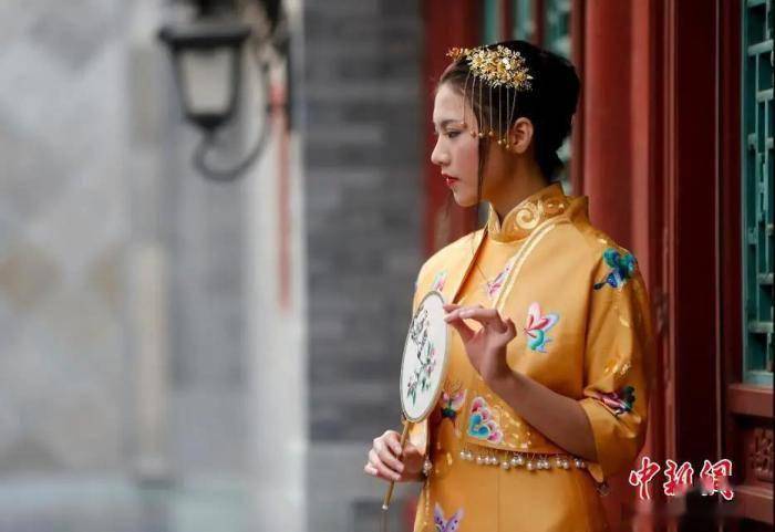 广州|东西问丨白芳：广绣为何被称为“中国给西方的礼物”？