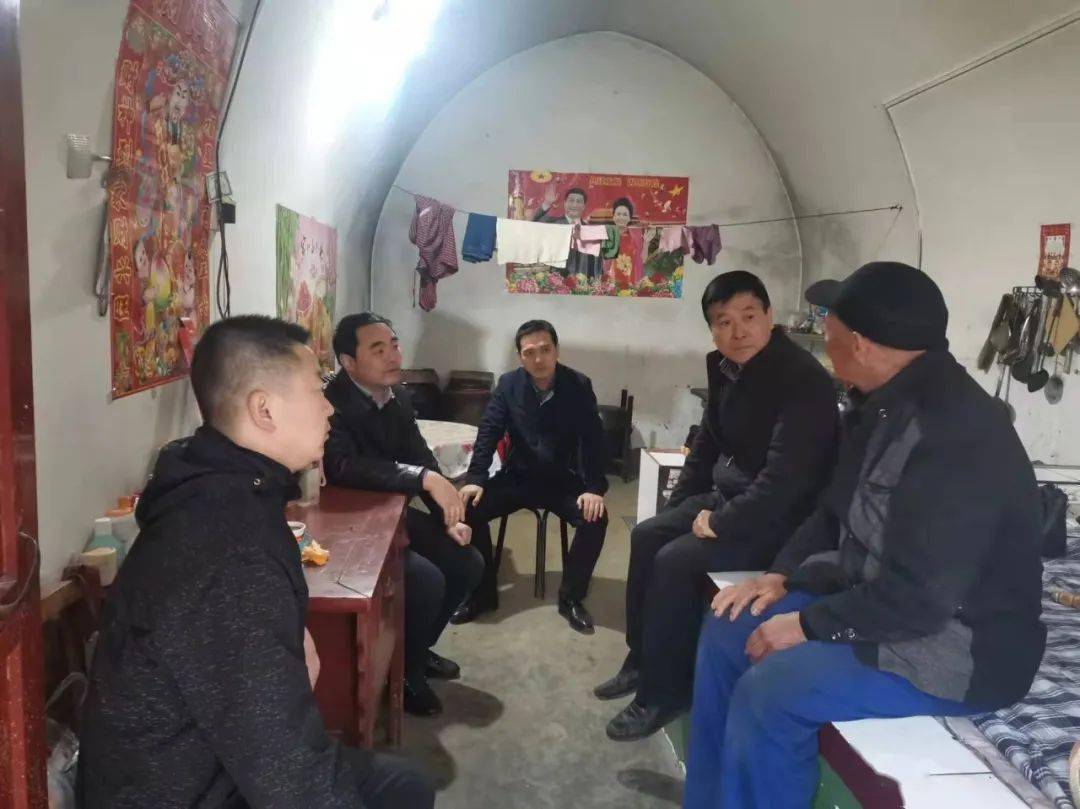 党晓明强调,一是要始终树立以人民为中心意识,有序