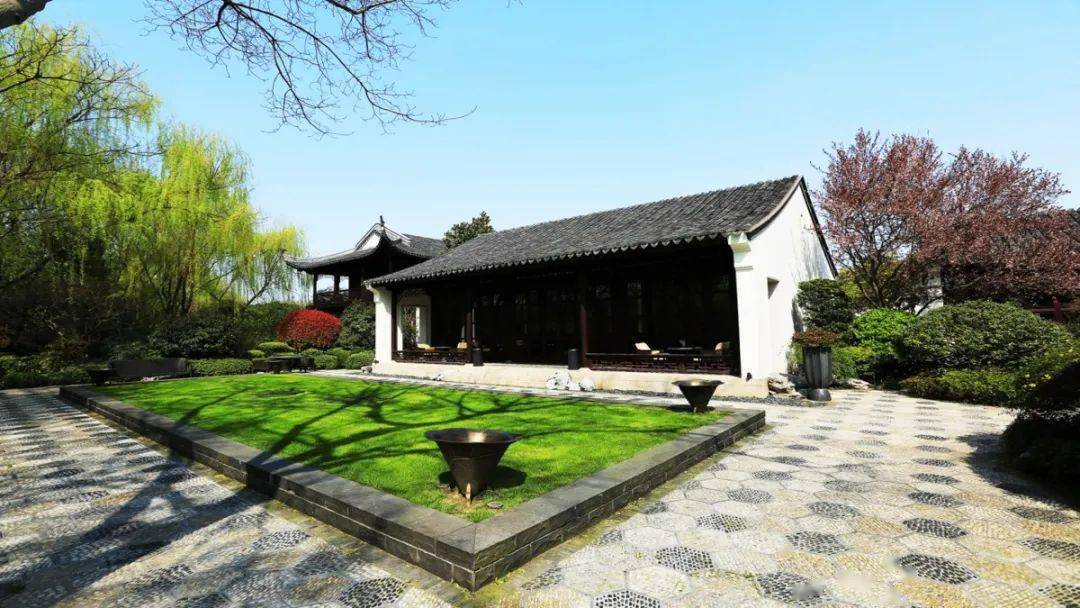 良好的水生植物生态系统和湿地植物生态系统本项目属于西湖西进区域