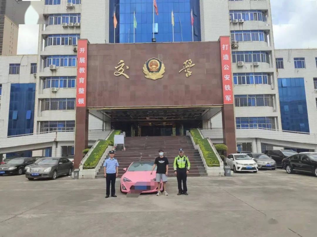 2 11月9日晚,普宁市公安局交通警察大队铁骑队根据前期摸查掌握线索