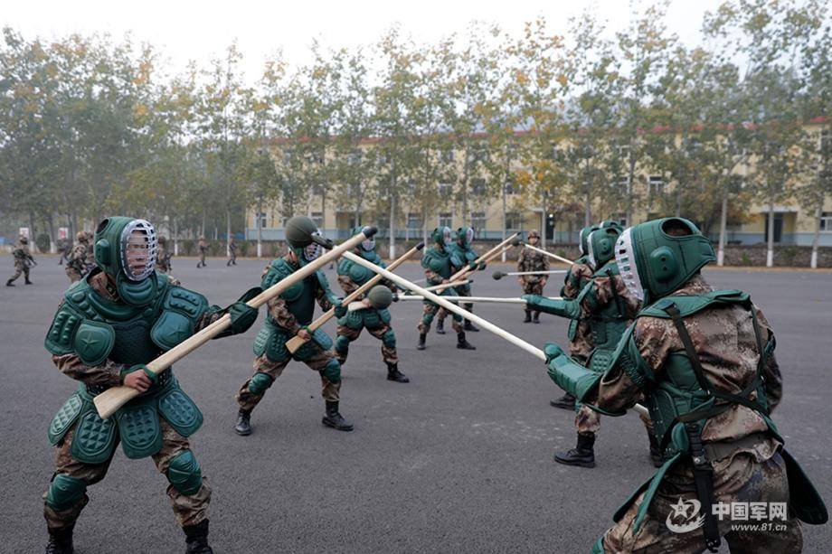 "杀,杀,杀!"突刺,防刺,对刺,第81集团军某合成旅训练场上杀声震天.