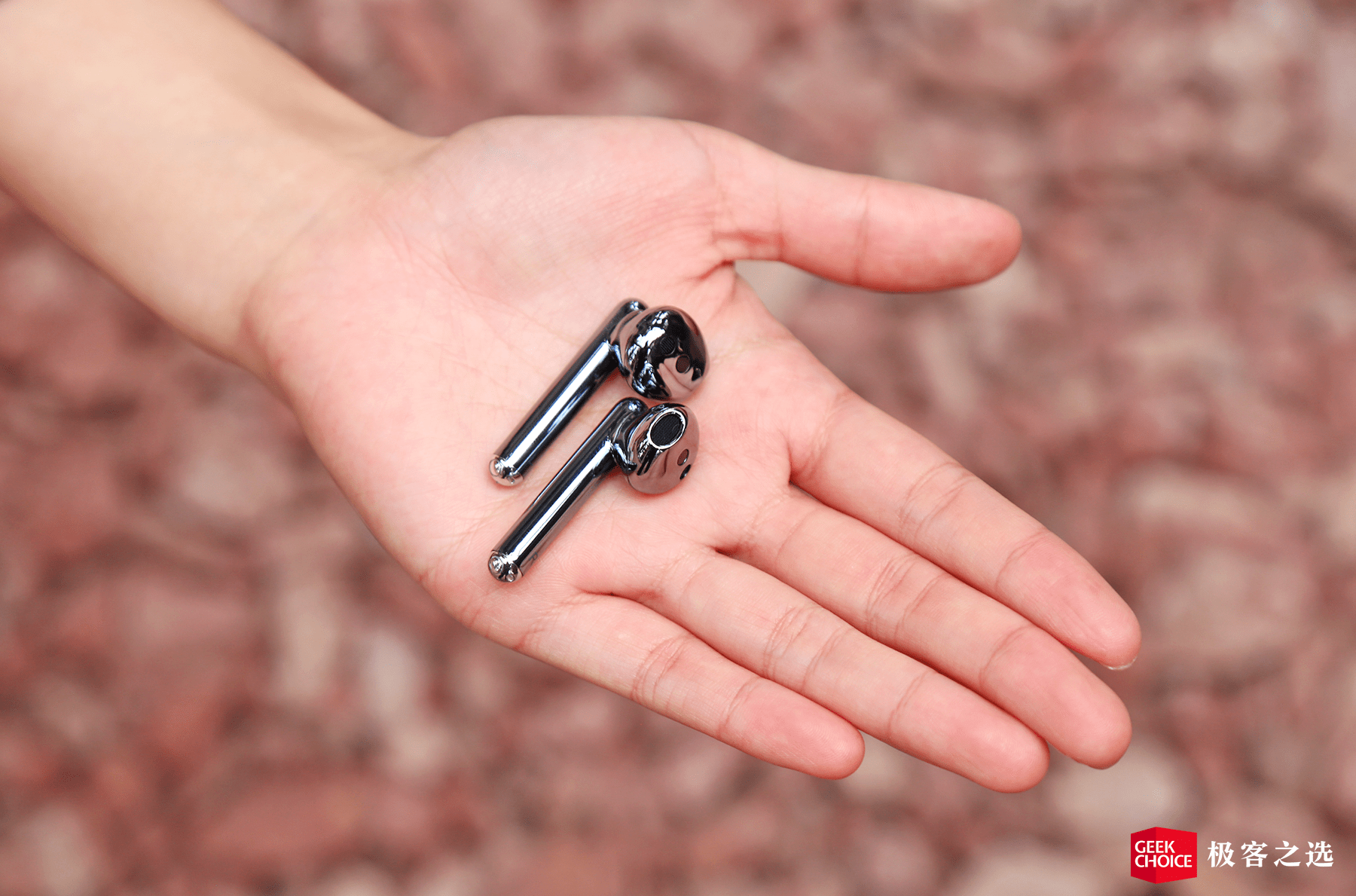 华为「口红耳机」体验：一支能主动降噪的「口红」，女孩子的时尚之选