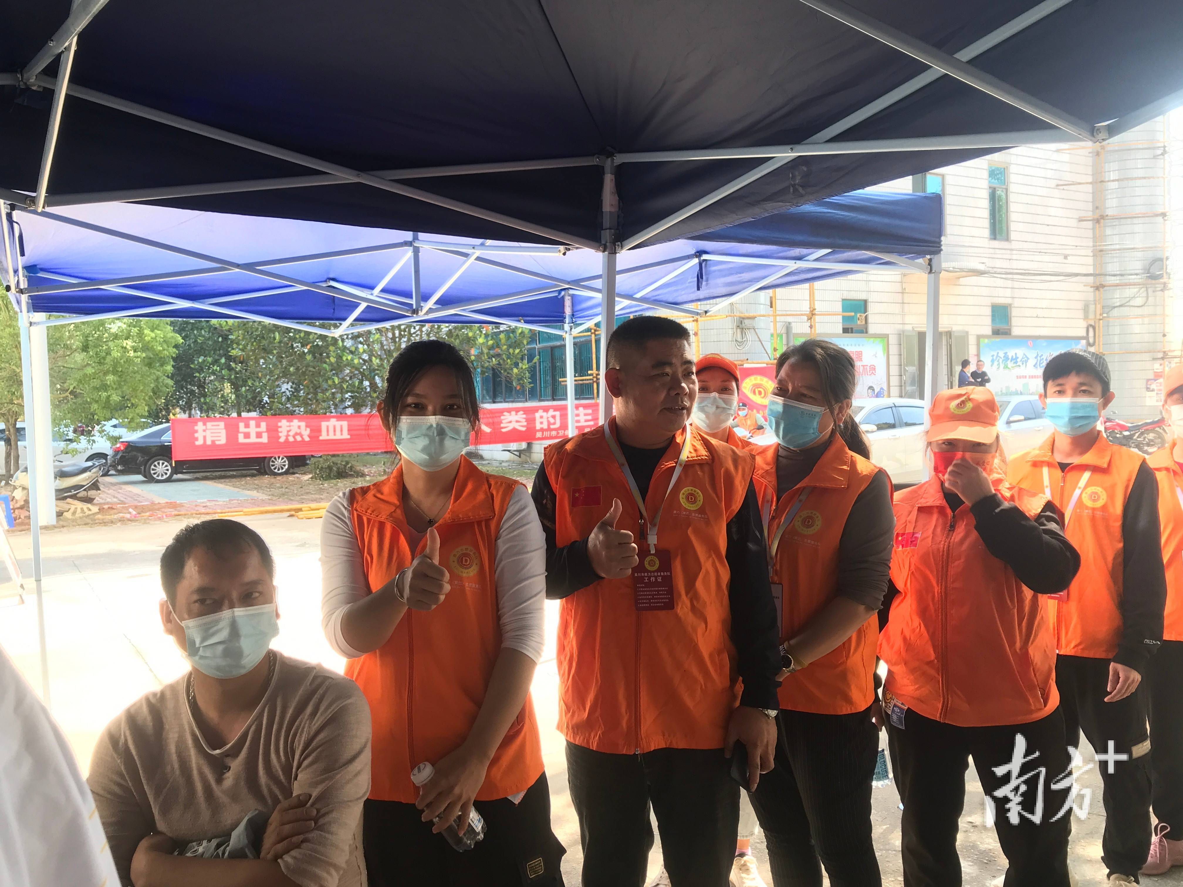 用爱心为生命加油吴川市鼎力覃巴志愿服务队开展义务献血活动