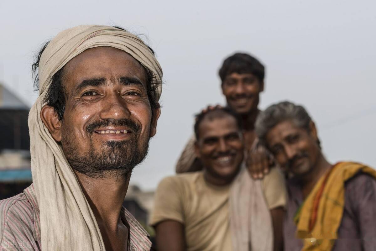 据称,两尊"新冠病毒女神"神像出现在印度南部哥印拜陀(coimbatore)的