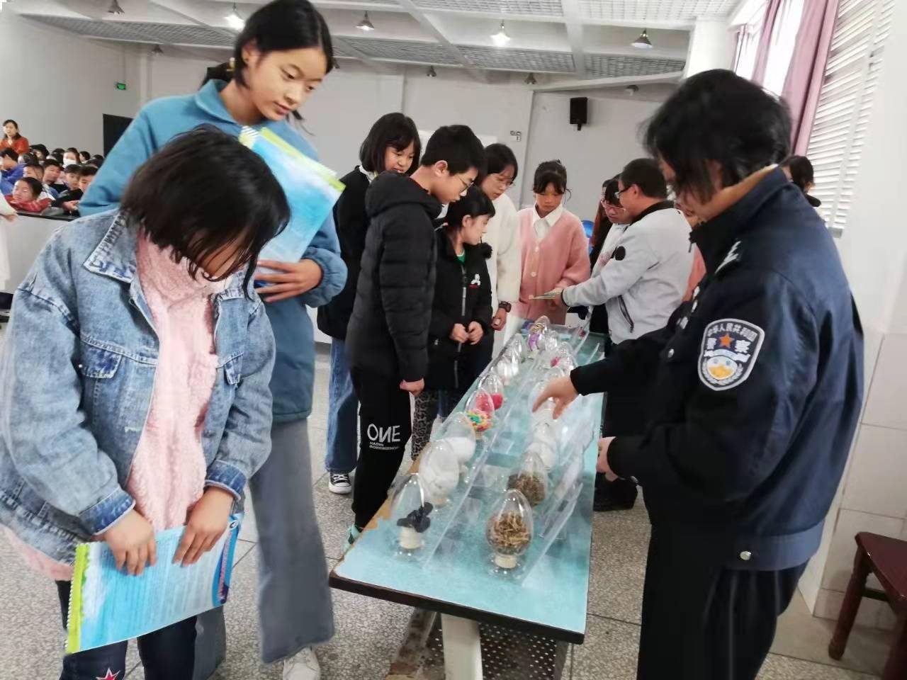 教育|雅安市雨城区开展青少年禁毒宣传教育活动，为“雨城娃”撑起无毒蓝天