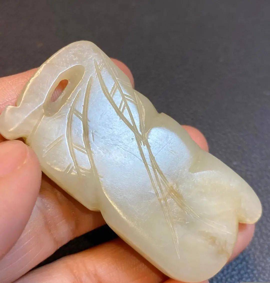 真假古玉的鉴定要点之一阴刻线的细节区别