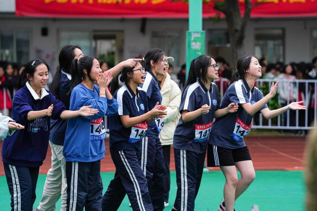 风雨无阻腾飞赛场温二职专第七十一届校园运动会圆满闭幕