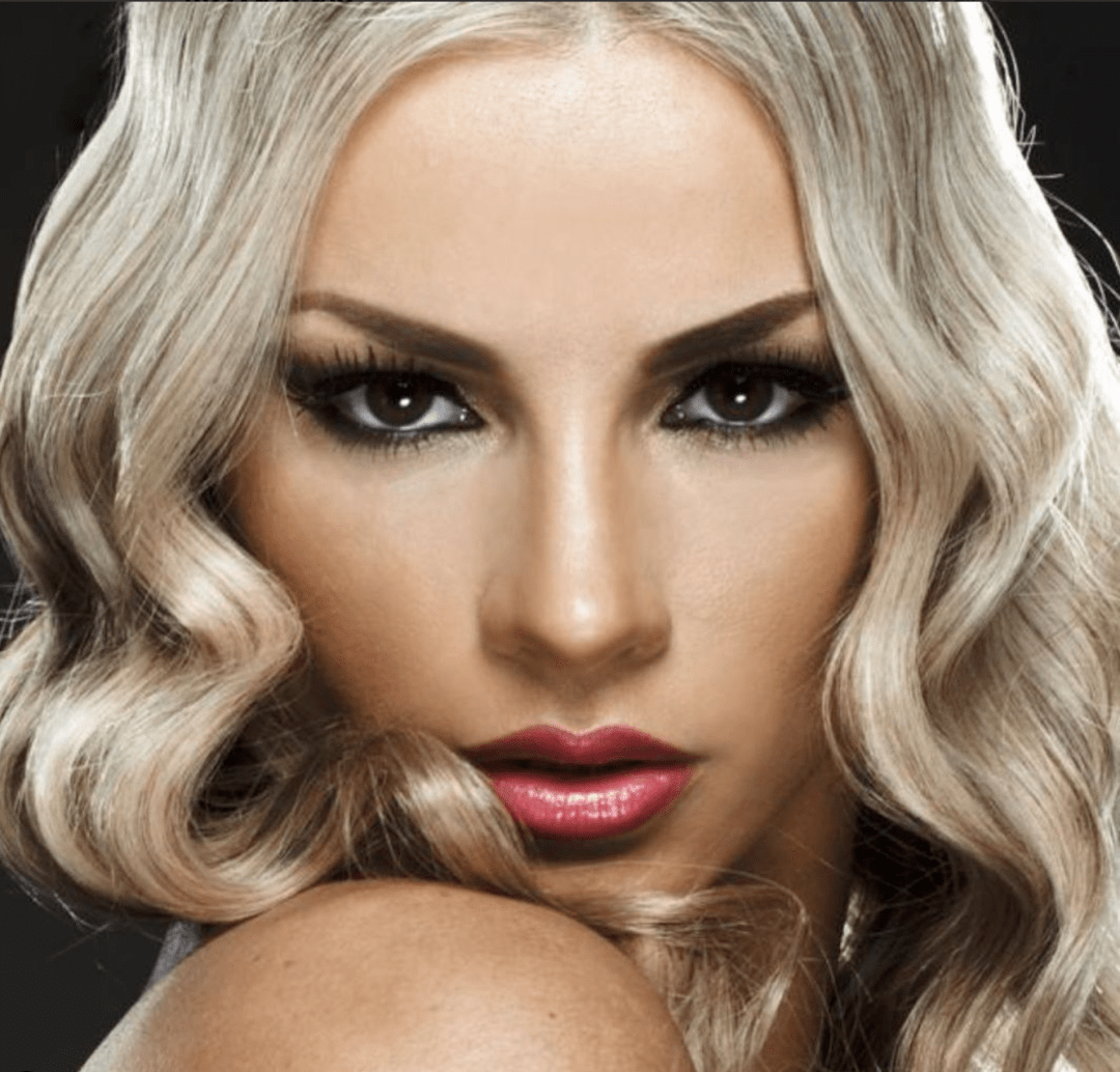 拉丁女舞者为什么要化大浓妆