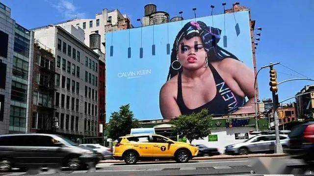 当代人|迪奥广告被指“丑化国人”，谁在驯化当代人的审美？