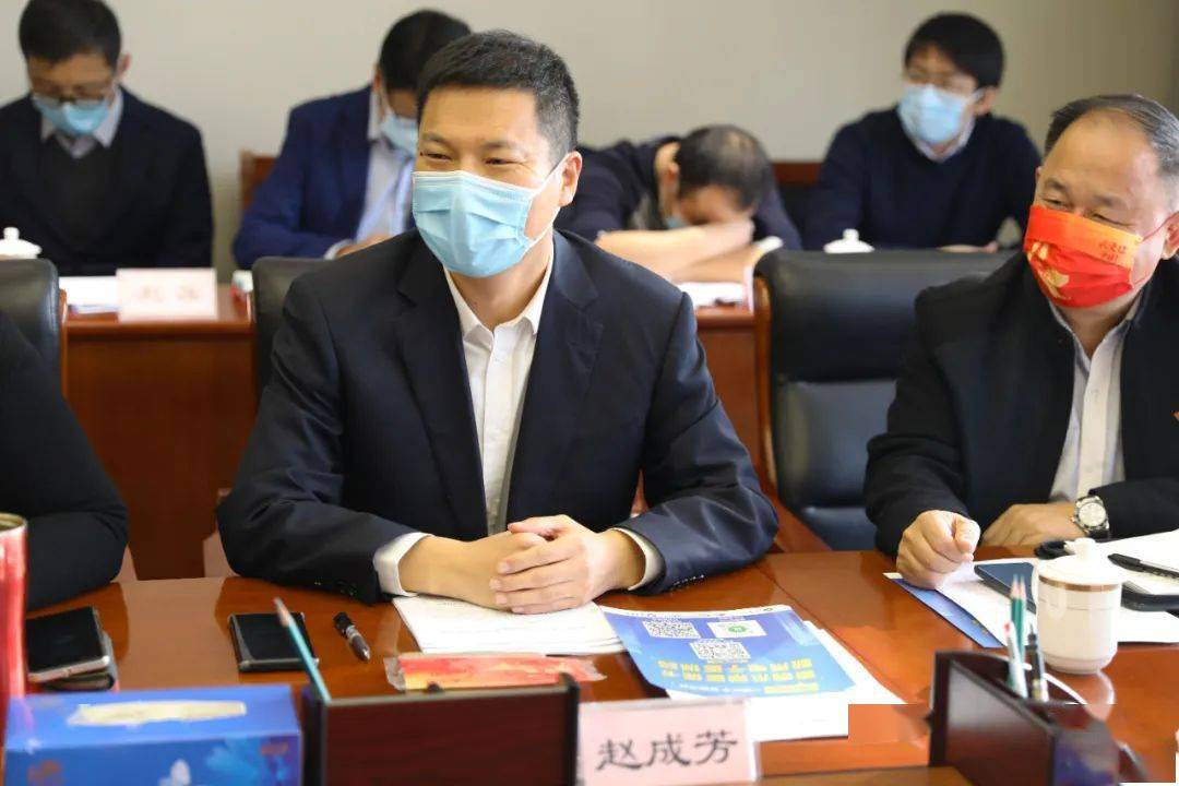 调研会上,区医保局党组成员,副局长赵志辉,王一桦,区医保中心主任