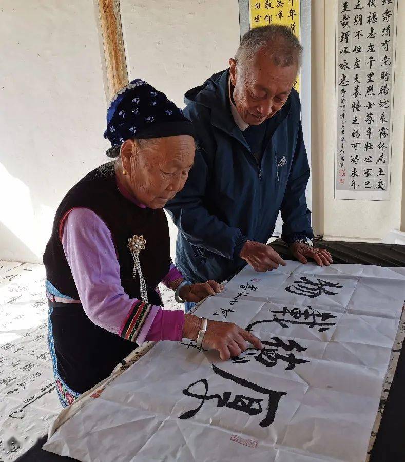 洱源|厉害啦！洱源这位77岁老奶奶写得一手“漂亮”书法