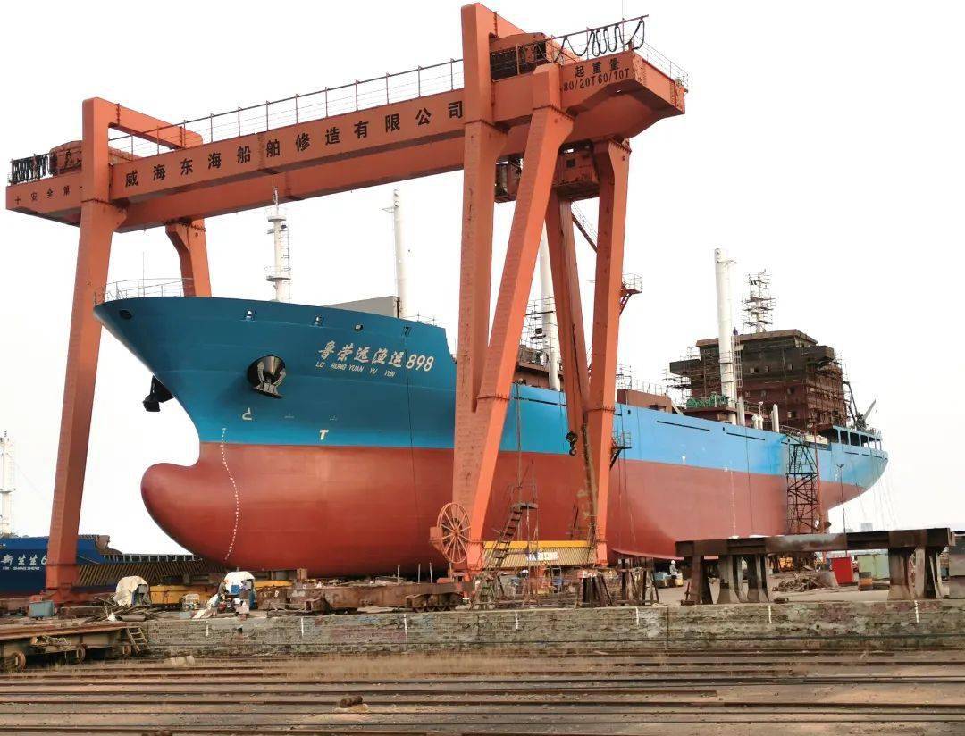 国内吨位最大入级渔业辅助船鲁荣远渔运898轮下水