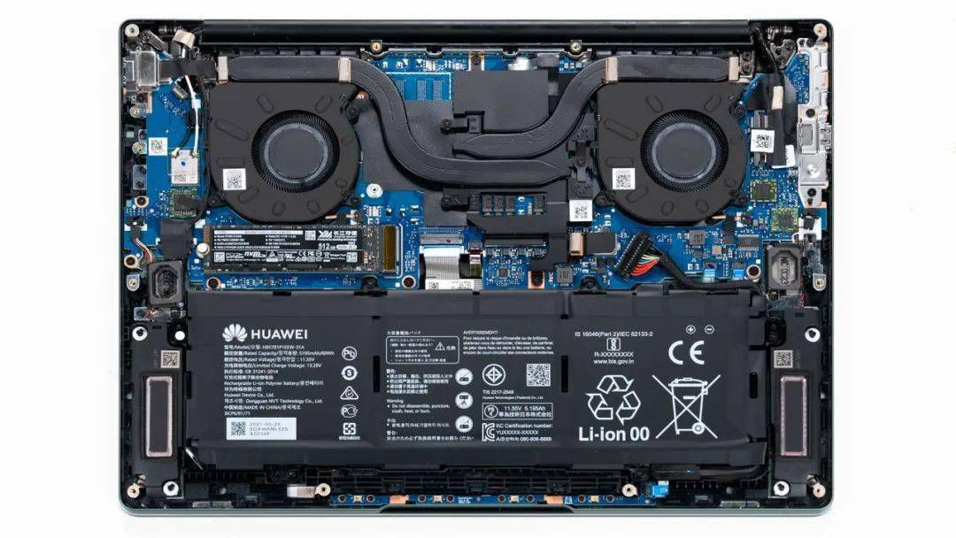 【猪王的良心结语】上图是华为 matebook14s的拆机实拍图,双风扇双