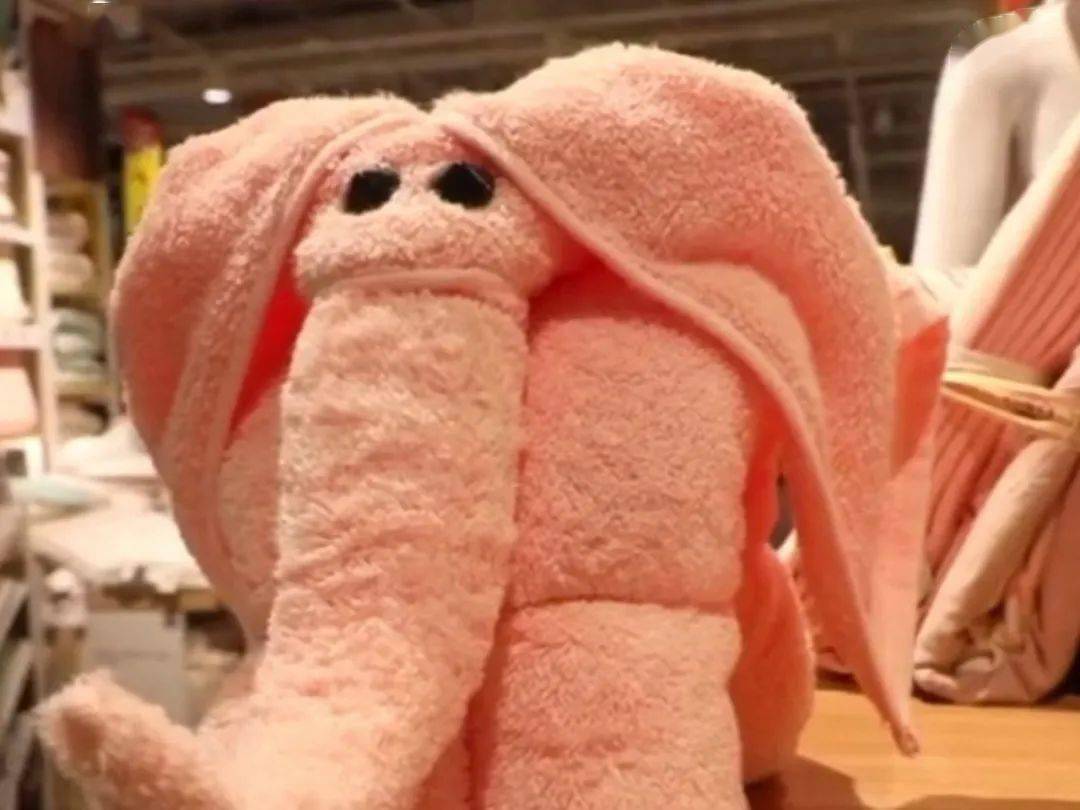 武警退役后他在超市叠被子