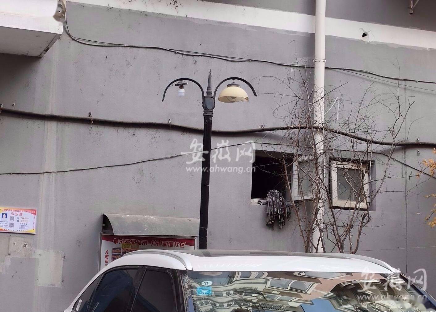 六安一小区路灯破损严重 物业称"买不到配件"