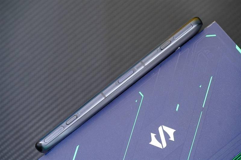 跑分首次破百万！黑鲨4S Pro评测：武装到牙齿的游戏机皇