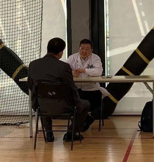 院党委副书记唐毅带领由陈海,俞志鹏,宋珏娴,马青峰,李海峰,笪宇威