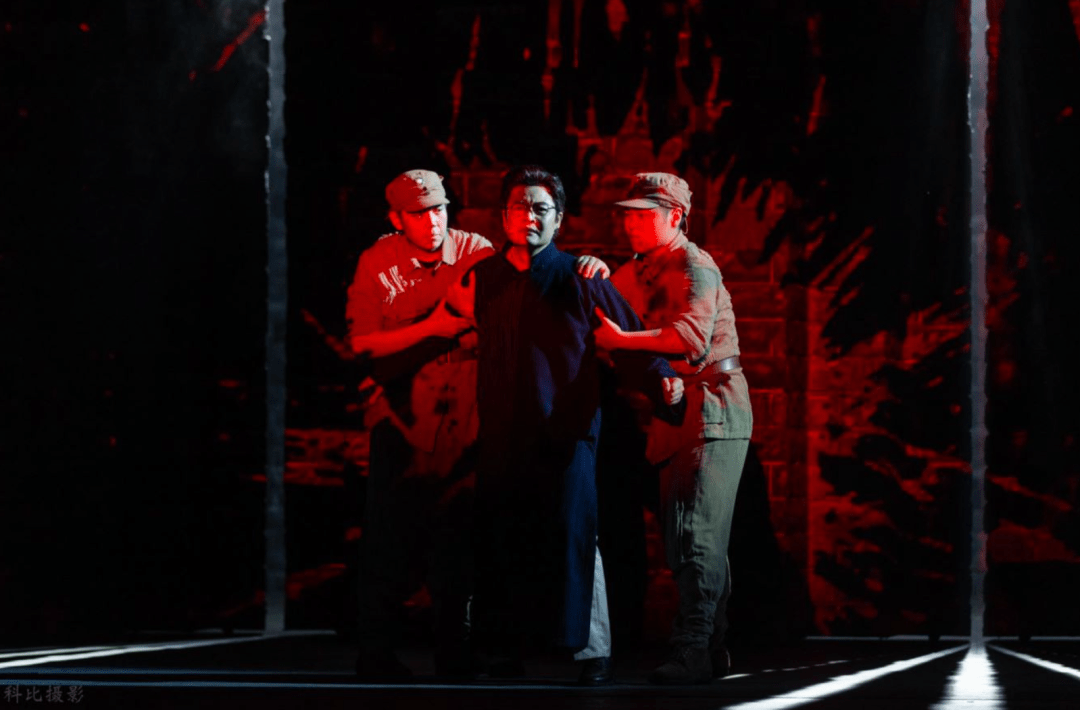 为了打磨这部音乐剧,主创人员多次前往瞿秋白就义的长汀县采风,同时