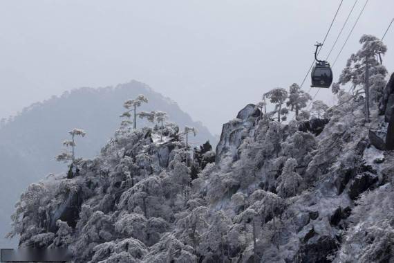 安徽黄山：小雪节气迎入冬初雪
