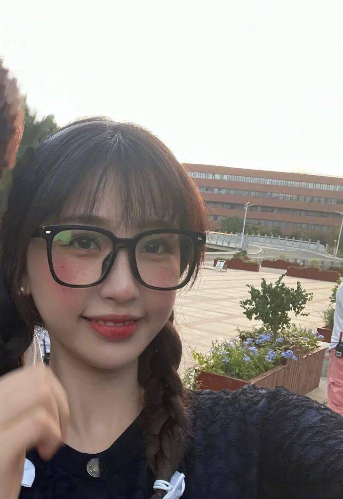面的女明星们亲身力证“腮红是妆的灵魂”！
