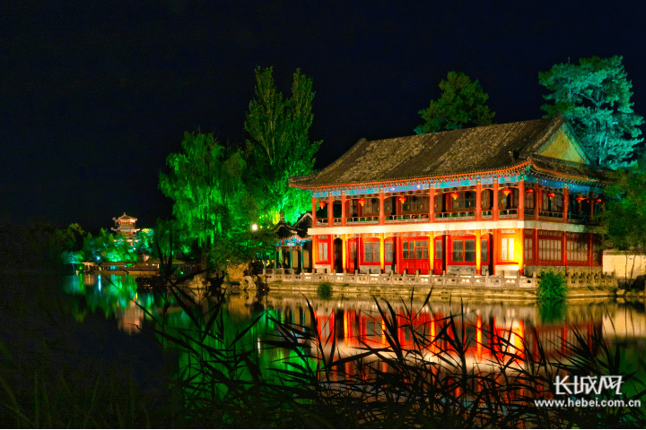 承德避暑山庄夜景图片