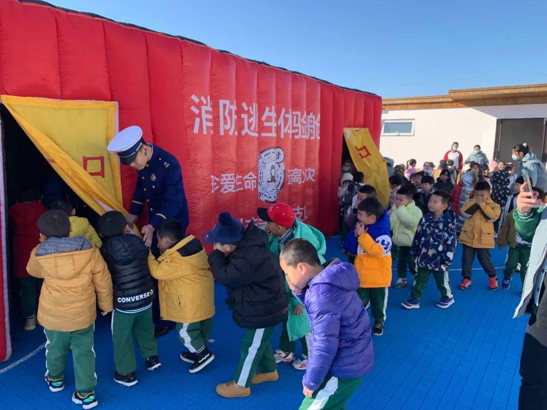 生命|119消防宣传月|锦州市消防救援支队太和大队组织幼儿园萌娃开展“生命通道体验”活动