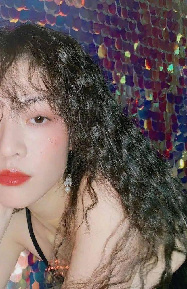 面的女明星们亲身力证“腮红是妆的灵魂”！