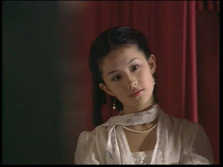 亮片欧阳娜娜的脸，像是开了学姐妆特效