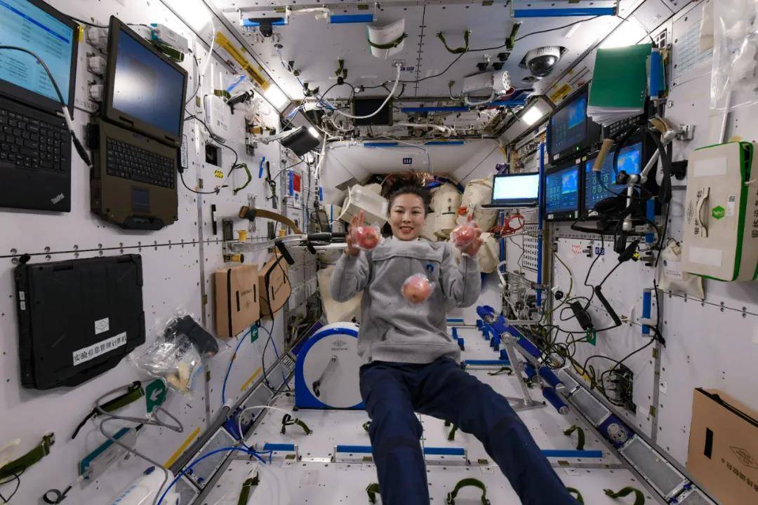 官方放送！亚平老师在轨美图来袭