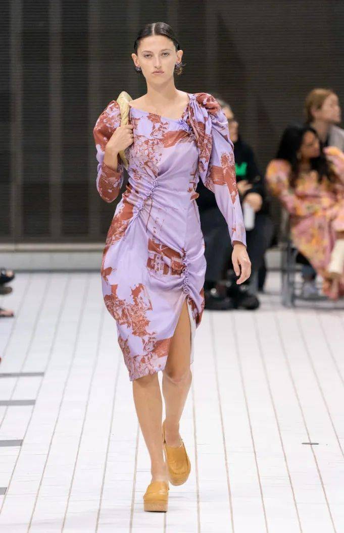 色调 2022春夏女装流行色T台分析