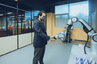 青年领军人物郑志刚的文化艺术“元宇宙”