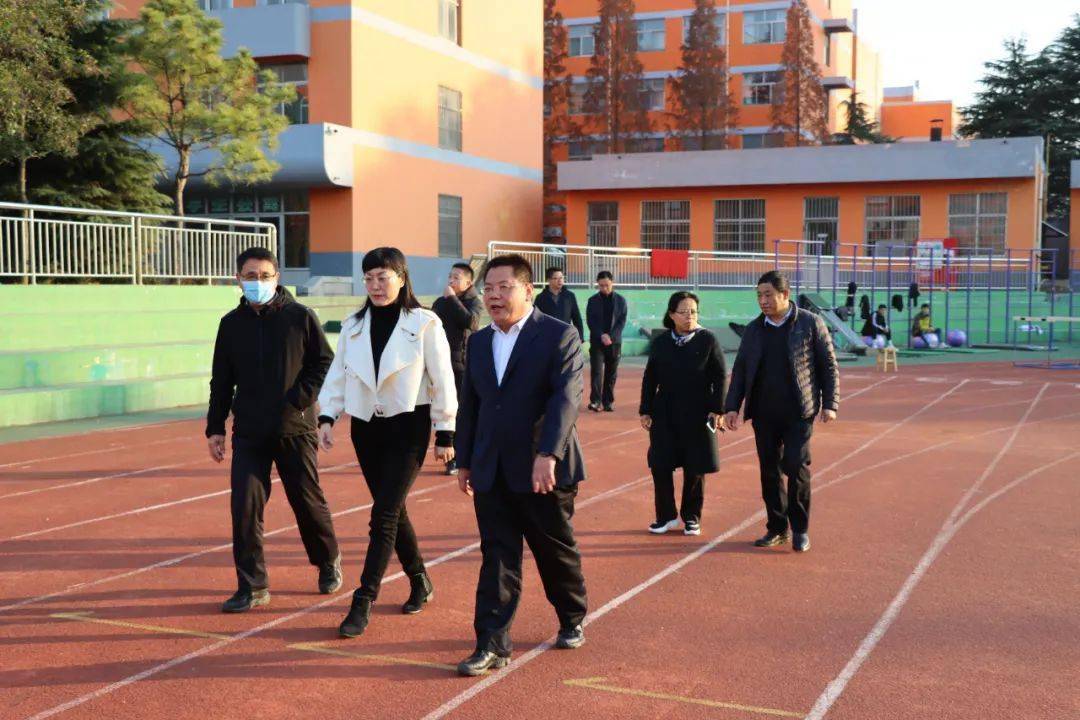 交流共进共话育人莒县四中来日照实验高中参观交流