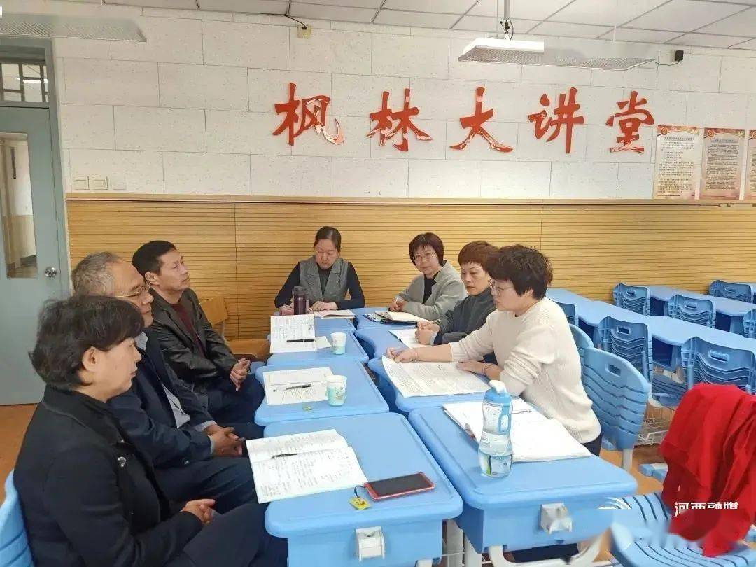 枫林路中学以"聚焦课堂,提升教学效率"为主题,组织开展高级教师试卷