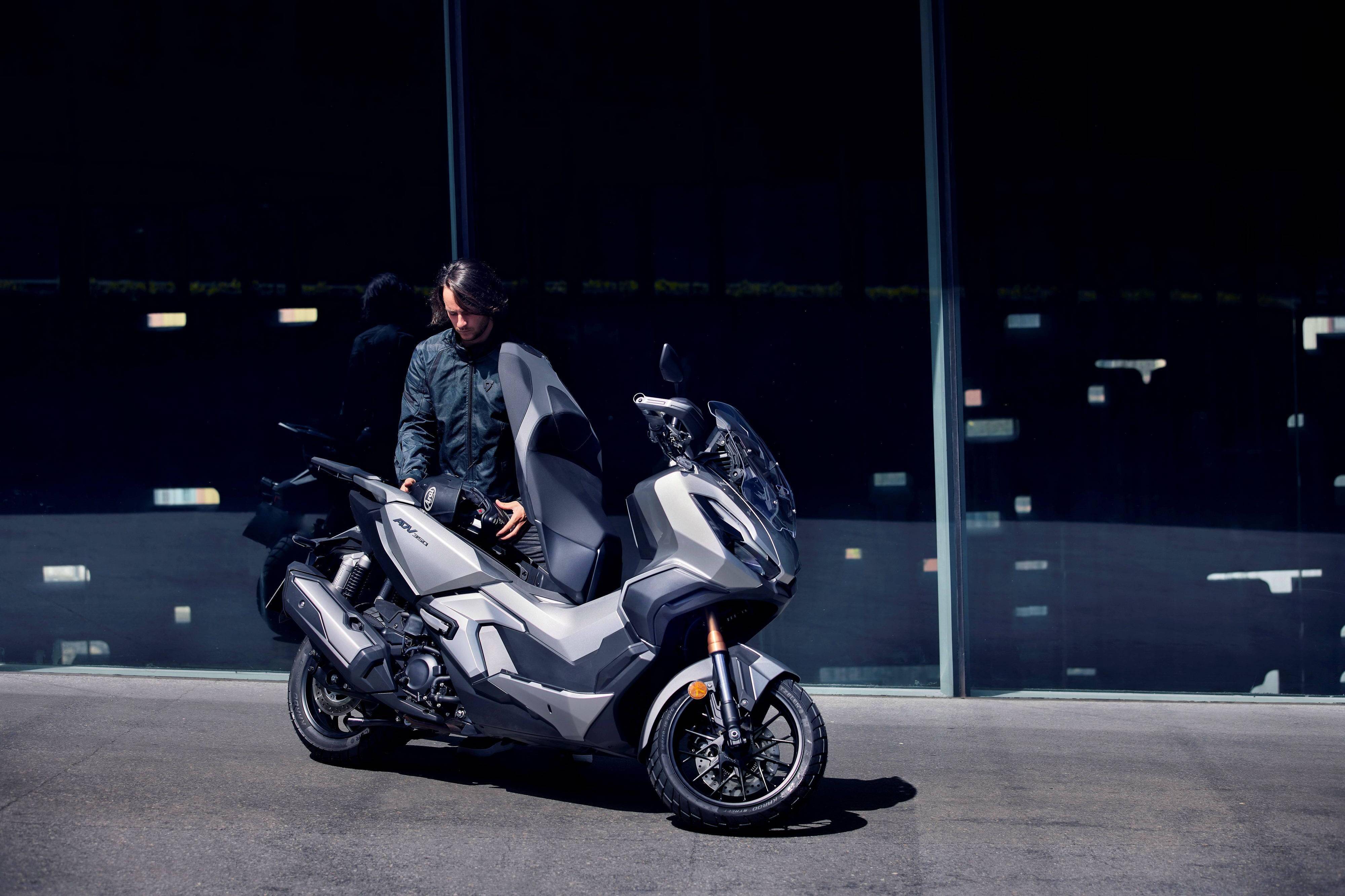 honda 全新跨界踏板 adv350 户外特写