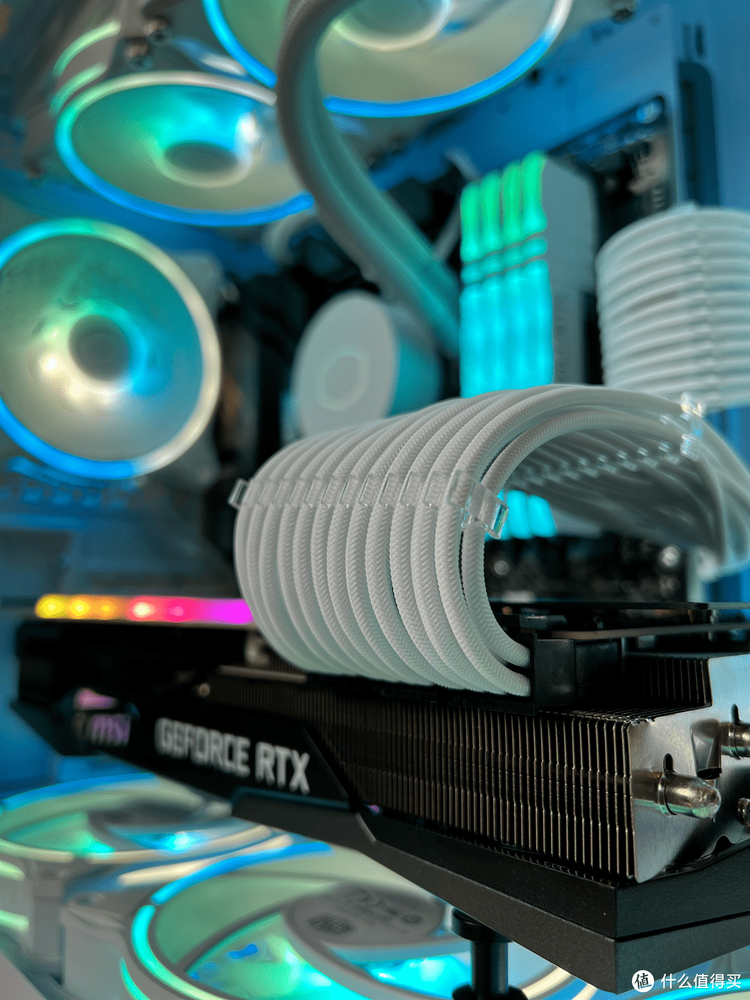 装机分享种草联力包豪斯mini机箱光污染装机环境颜值爆表