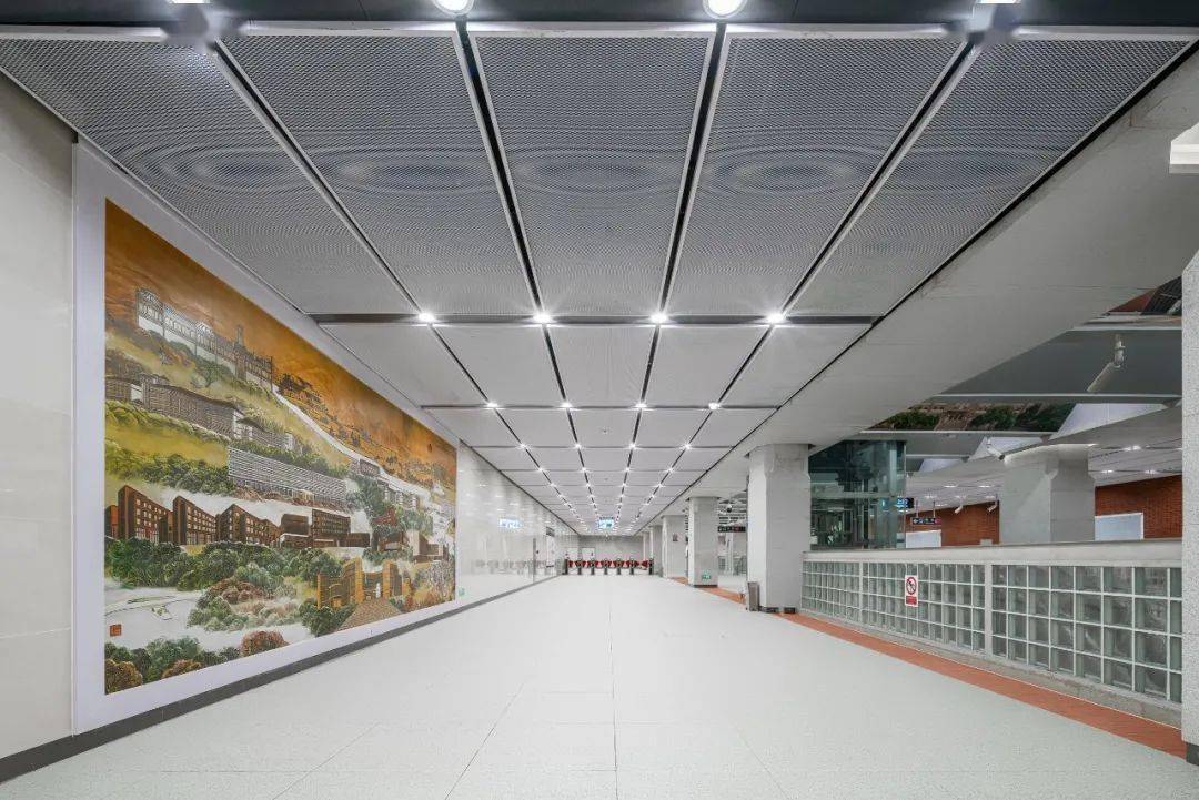 视频没看够?高清多图!地铁站中的"小天大"!_特色