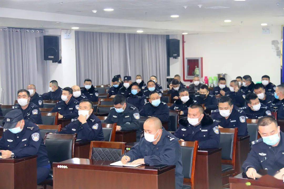 金西监狱组织备勤民警召开深入学习贯彻党的十九届六中全会精神宣讲会