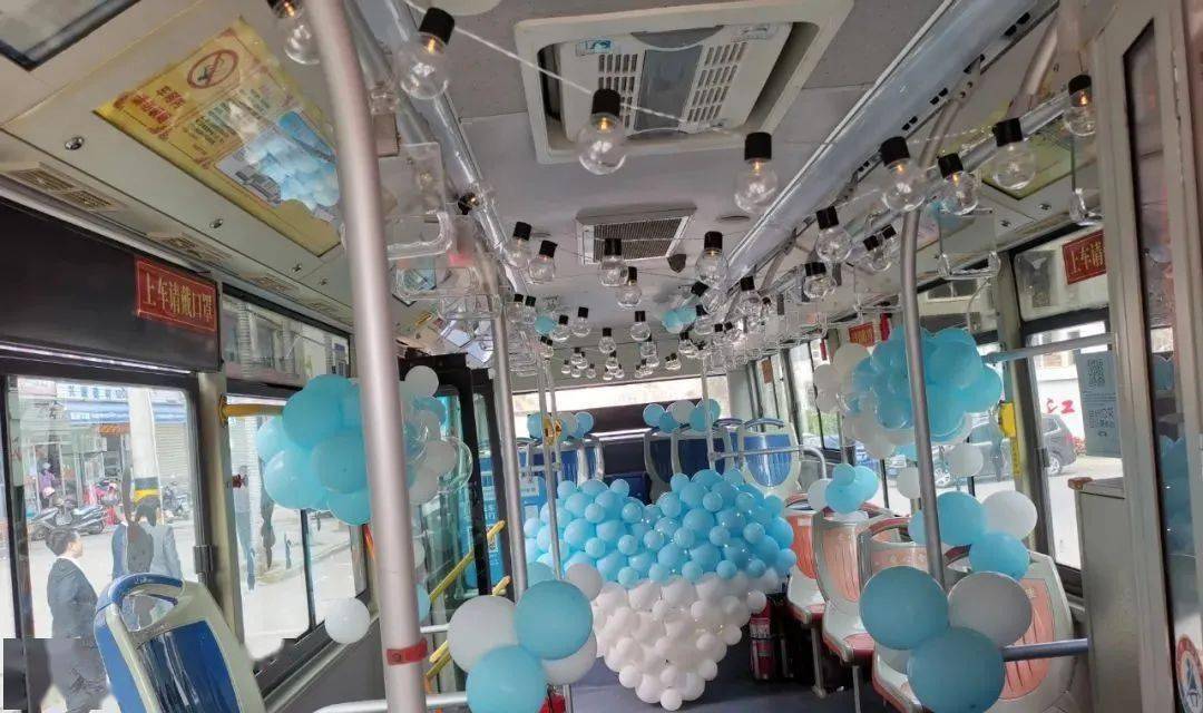 公交车摇身一变成婚车,泉州这对新人浪漫婚礼引人注目~_杨女士_公交